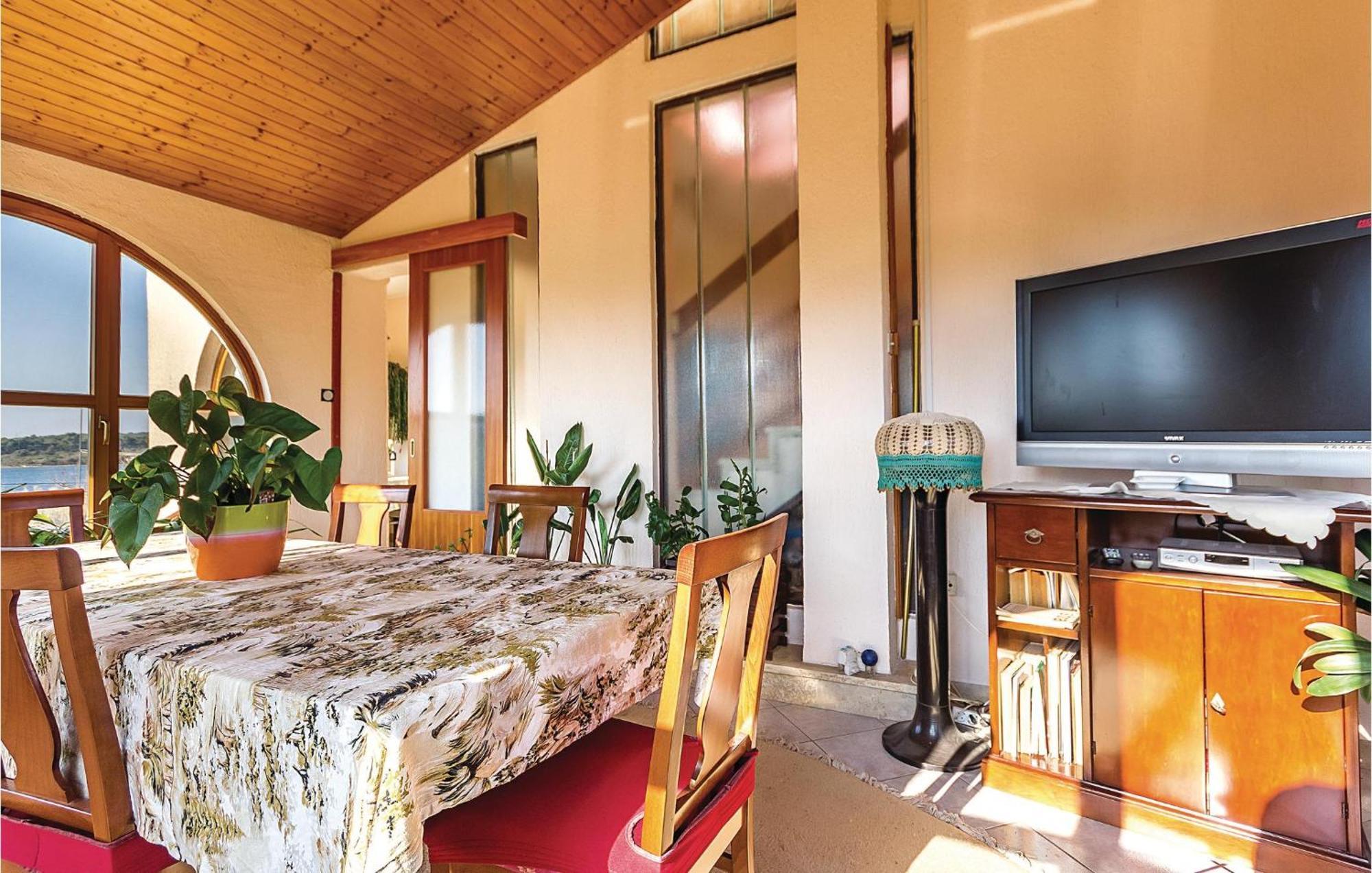 Beautiful Apartment In Pula With Kitchen Экстерьер фото